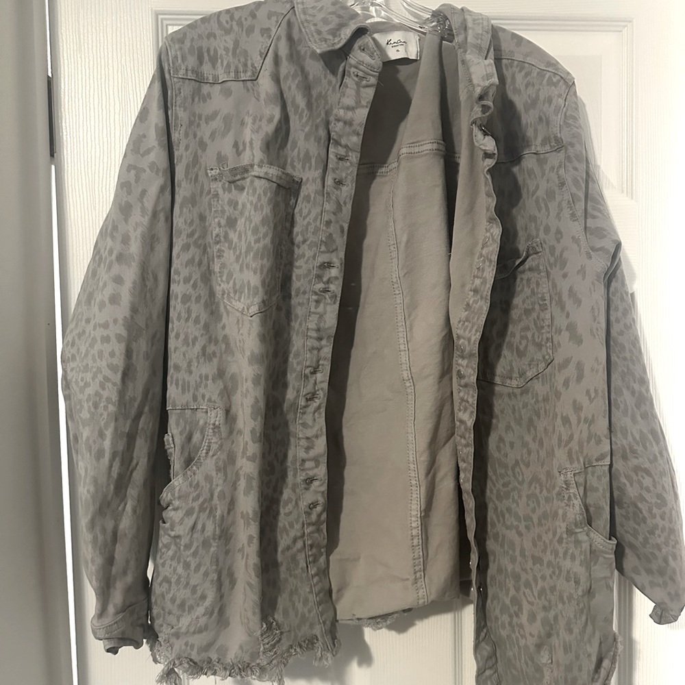 KanCan Collection Light Grey Leopard Distressed Boyfriend Denim Jacket Medium